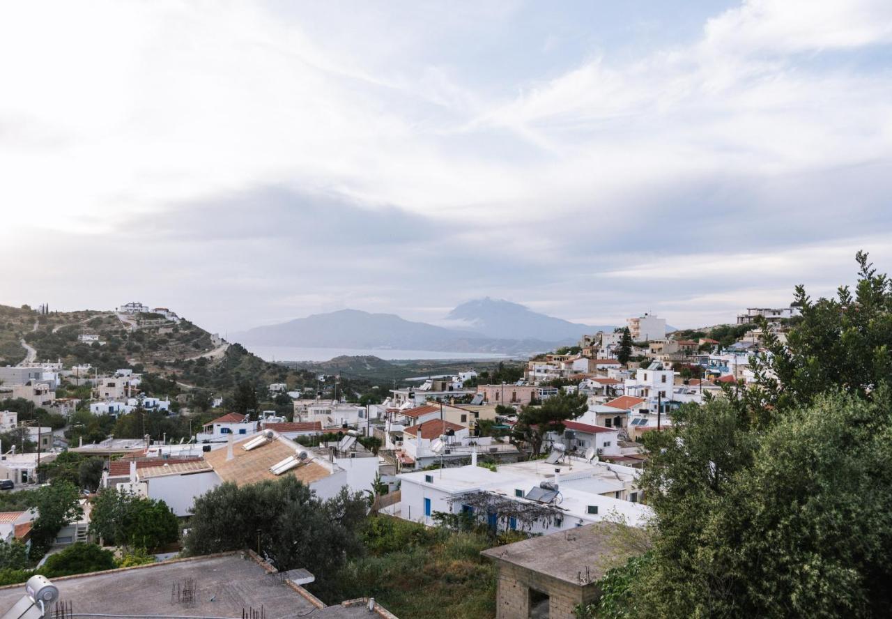 Lychnos Apartments Kamilari Bagian luar foto