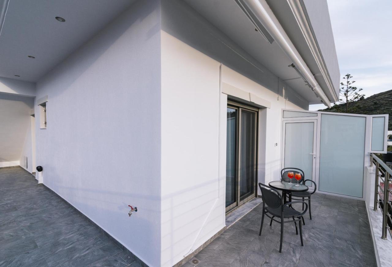 Lychnos Apartments Kamilari Bagian luar foto