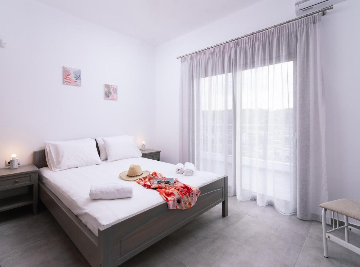 Lychnos Apartments Kamilari Bagian luar foto